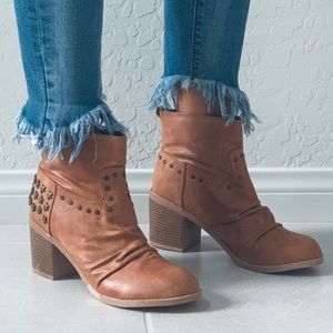 NIB Cognac Stud Detail Chunky Heel Ankle Bootie